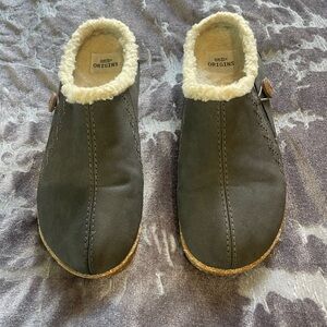 Earth Origins Janae Faux Fur Lined Clogs | Women’s 8 | Dark Grey